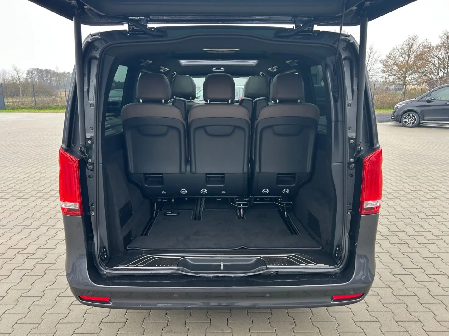 V300d 4M Lang AMG -7S-Pano-Burmes-2xEl.Tür-360K