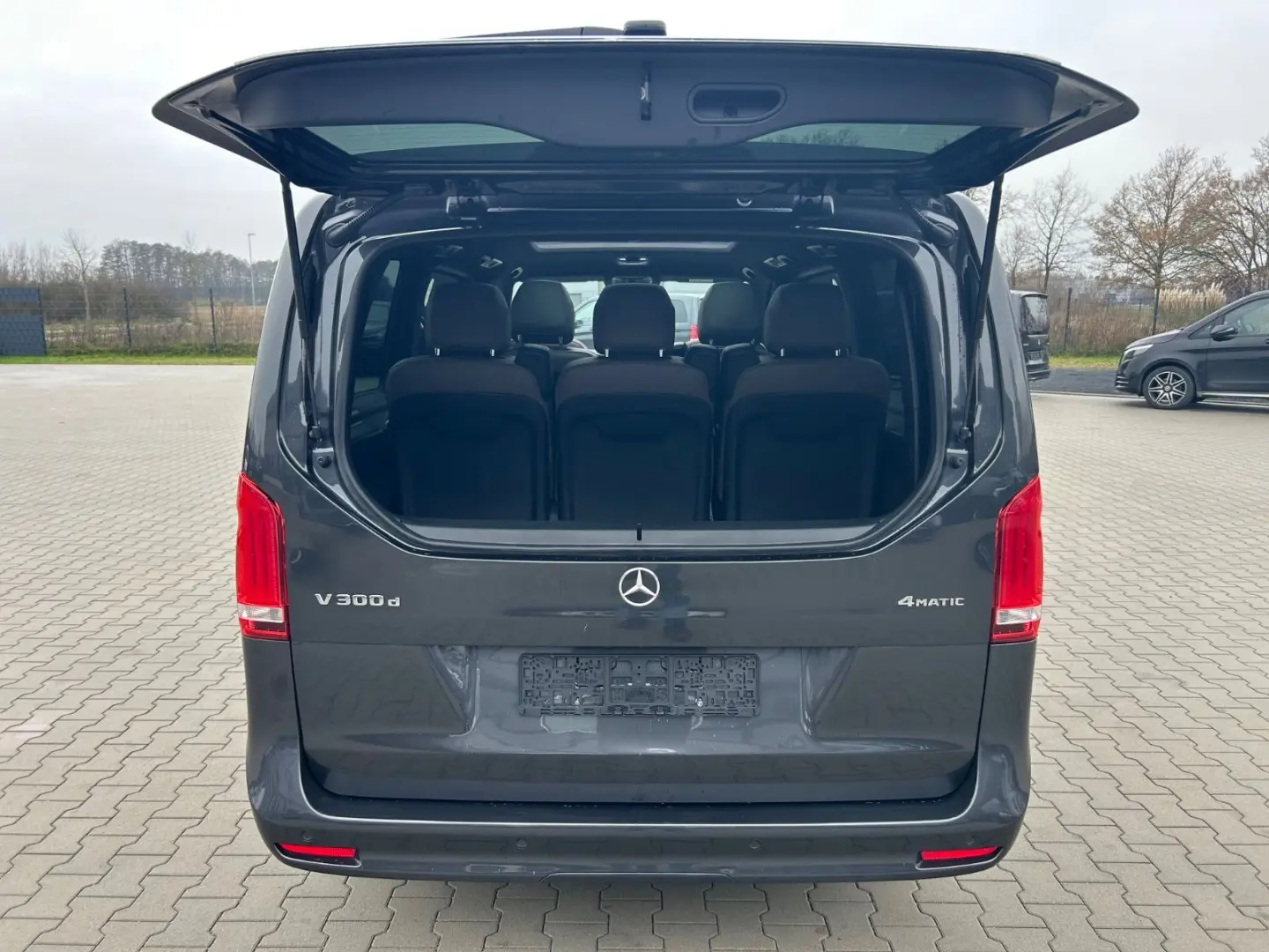 V300d 4M Lang AMG -7S-Pano-Burmes-2xEl.Tür-360K