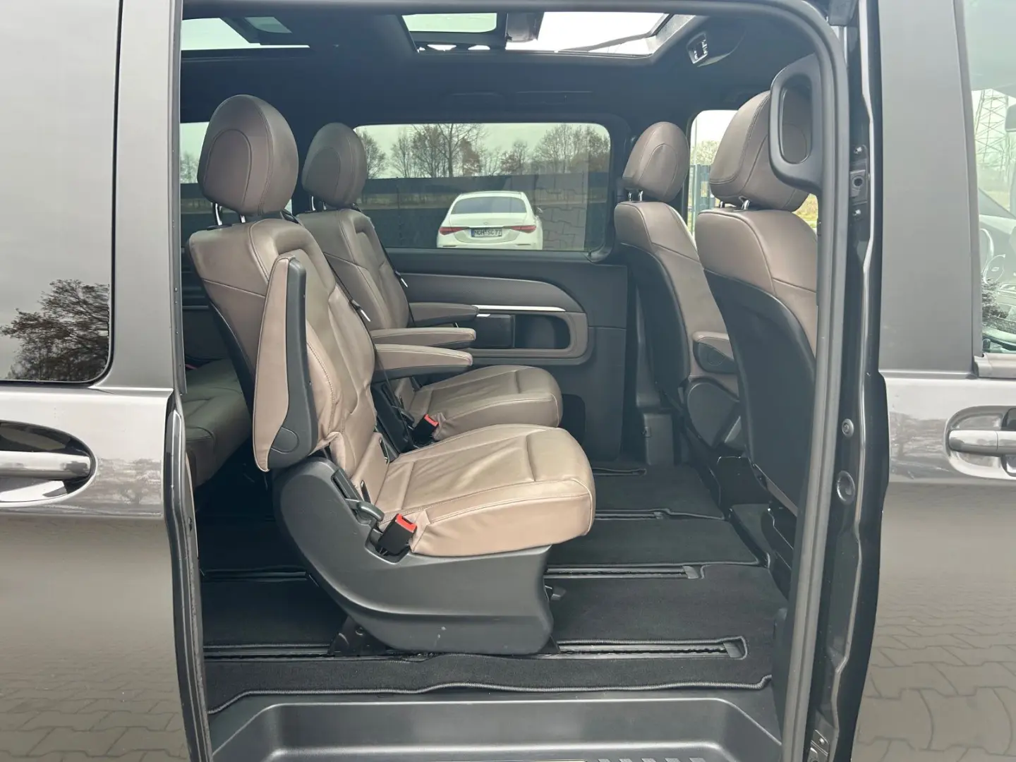 V300d 4M Lang AMG -7S-Pano-Burmes-2xEl.Tür-360K