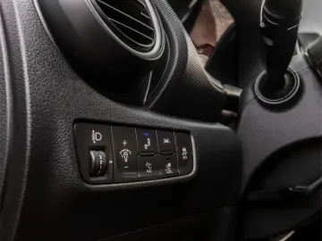 HYUNDAI Kona EV Premium 64 KW 204 CP Business Line