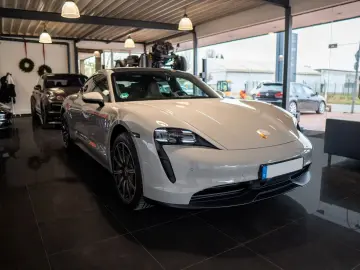 Taycan Beifahrer Display Sport Chrono Pano