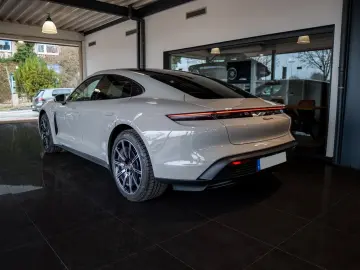 Taycan Beifahrer Display Sport Chrono Pano