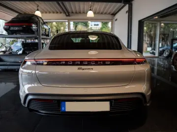 Taycan Beifahrer Display Sport Chrono Pano