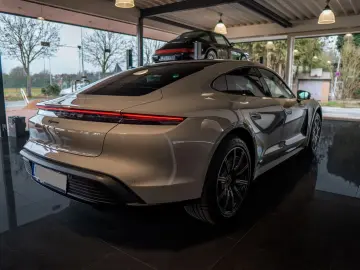 Taycan Beifahrer Display Sport Chrono Pano