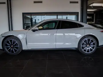 Taycan Beifahrer Display Sport Chrono Pano