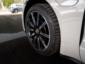 Taycan Beifahrer Display Sport Chrono Pano