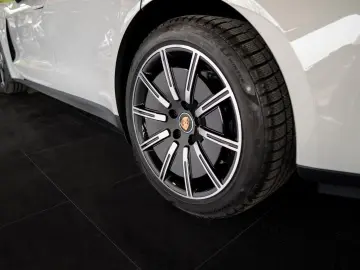 Taycan Beifahrer Display Sport Chrono Pano