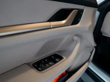 Taycan Beifahrer Display Sport Chrono Pano