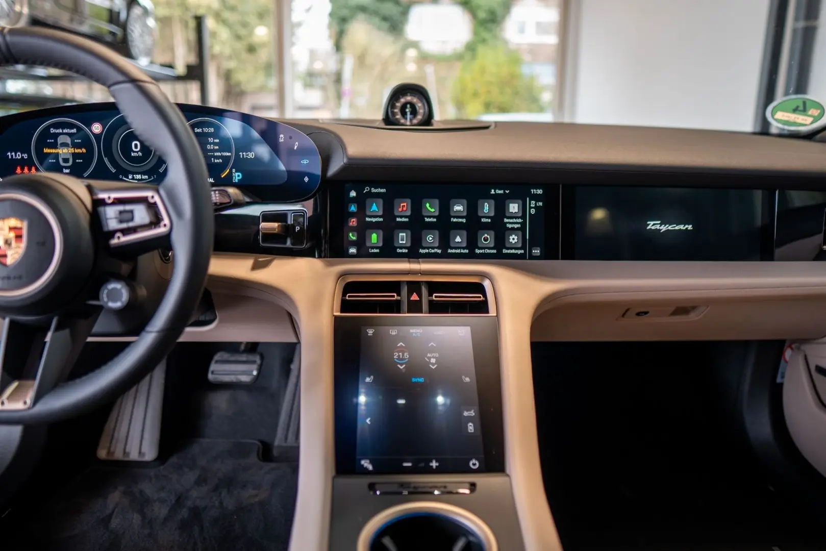 Taycan Beifahrer Display Sport Chrono Pano