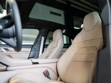 Taycan Beifahrer Display Sport Chrono Pano