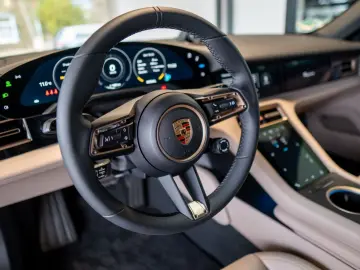 Taycan Beifahrer Display Sport Chrono Pano