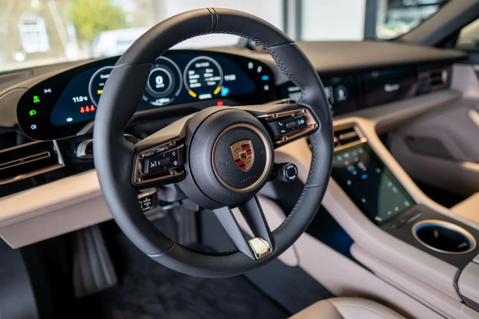 Taycan Beifahrer Display Sport Chrono Pano