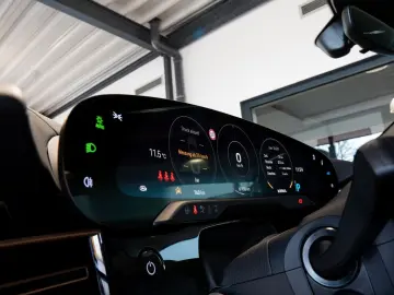 Taycan Beifahrer Display Sport Chrono Pano