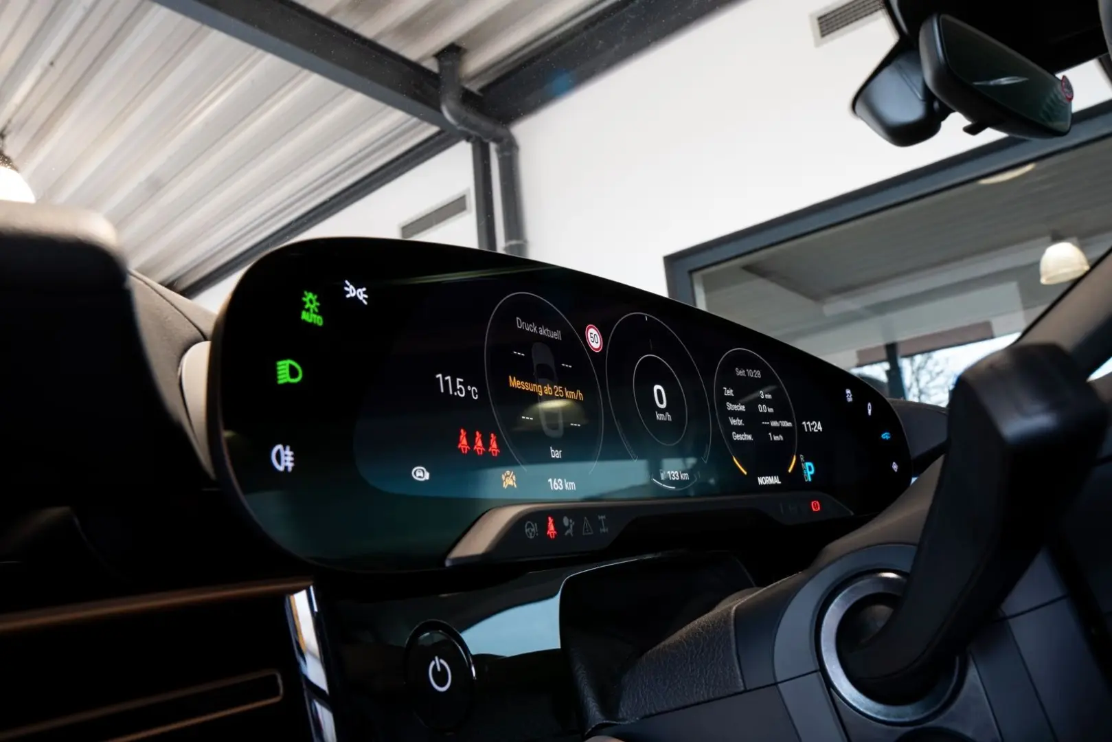 Taycan Beifahrer Display Sport Chrono Pano