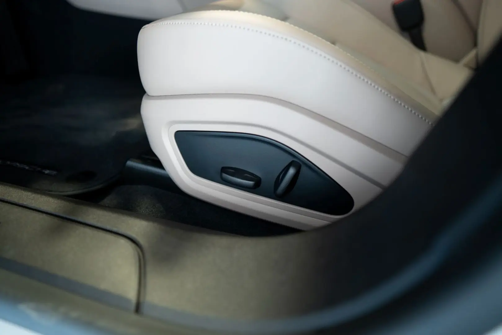 Taycan Beifahrer Display Sport Chrono Pano