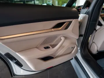 Taycan Beifahrer Display Sport Chrono Pano