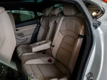 Taycan Beifahrer Display Sport Chrono Pano