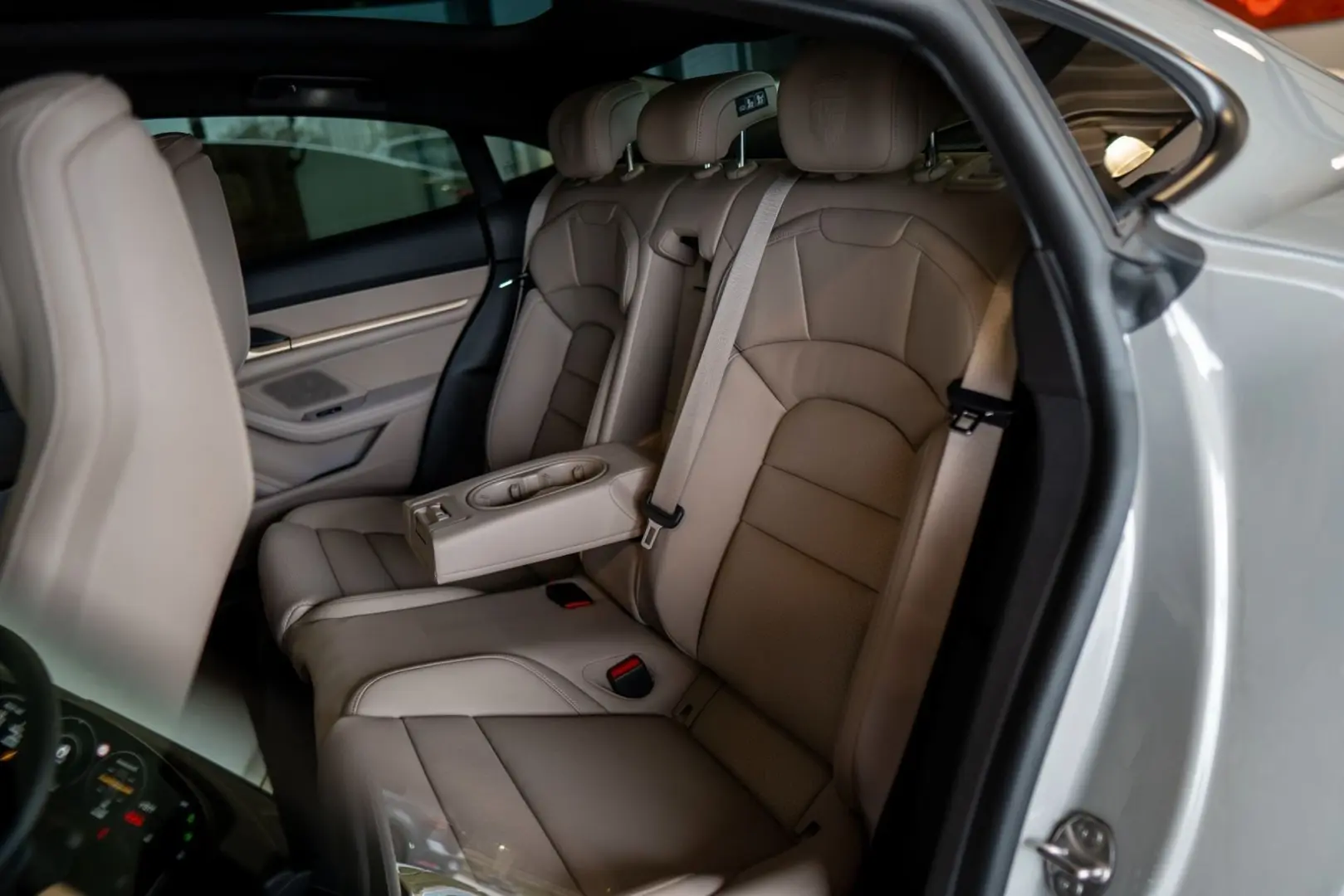 Taycan Beifahrer Display Sport Chrono Pano