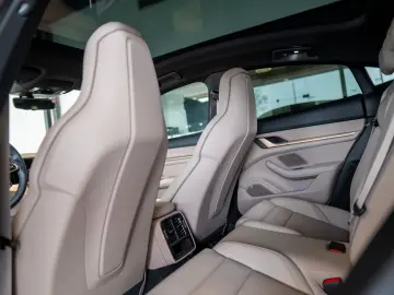 Taycan Beifahrer Display Sport Chrono Pano