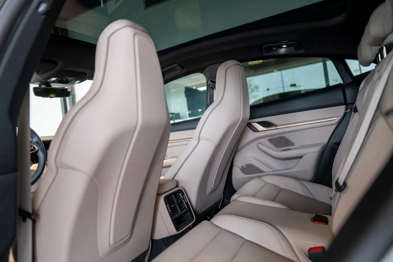 Taycan Beifahrer Display Sport Chrono Pano