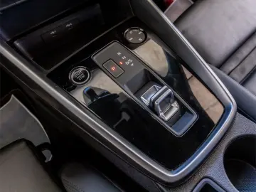 Audi A3    30 TFSI    S tronic    BUSINESS EDITION