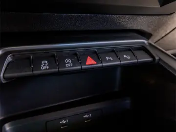 Audi A3    30 TFSI    S tronic    BUSINESS EDITION