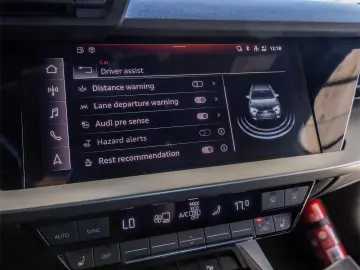 Audi A3    30 TFSI    S tronic    BUSINESS EDITION