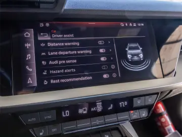 Audi A3    30 TFSI    S tronic    BUSINESS EDITION