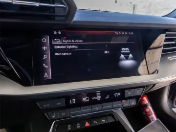 Audi A3    30 TFSI    S tronic    BUSINESS EDITION