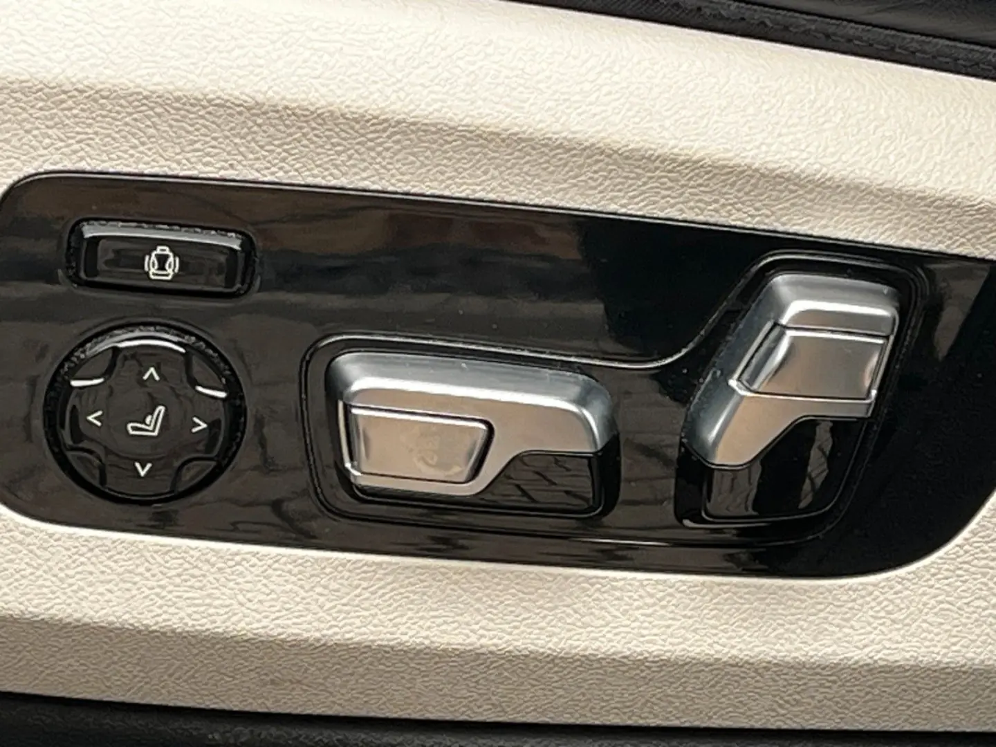 X6 M50i AHK Leder Laser HUD DAProf Standhz