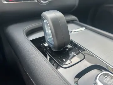 XC90 T8 AWD Inscription Expr. AHK PANO FLED el.S