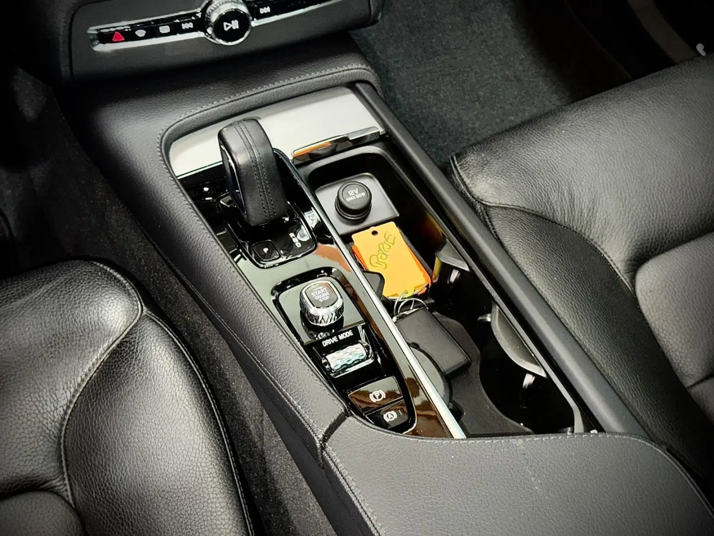 XC 90 XC90 MOMENTUM PRO AWD 360 PANO HEAD-UP 1.H