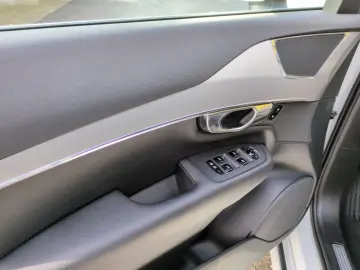 XC90 B5 (Diesel) Momentum Pro AWD cutie automata navigatie