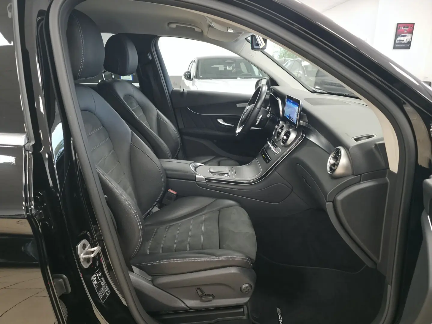 GLC 220 d 4Matic R-Cam LED Navi TeiLeder CarPlay