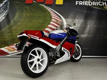 VFR750R RC30