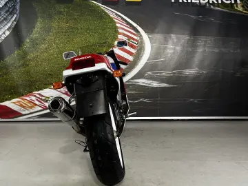 VFR750R RC30