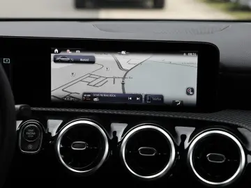 MERCEDES BENZ CLA 180