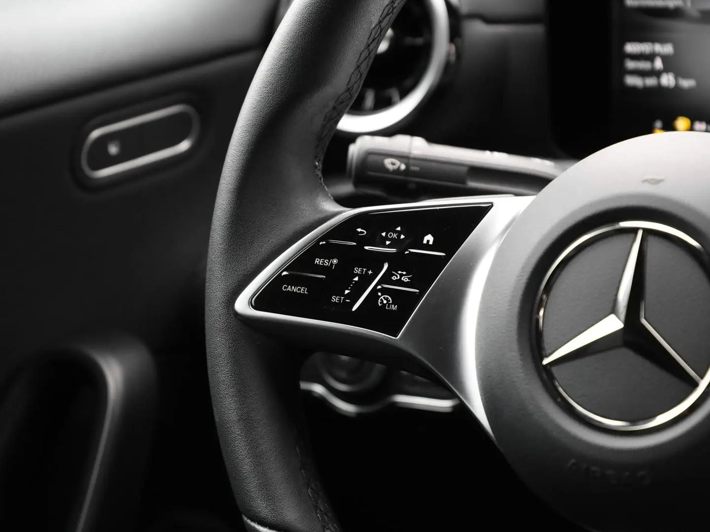 MERCEDES BENZ CLA 180