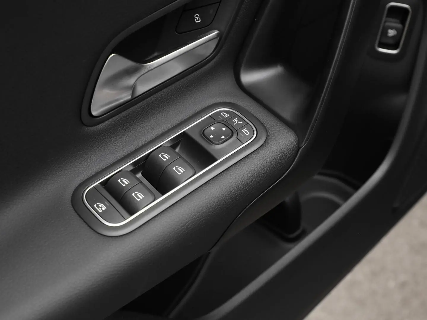 MERCEDES BENZ CLA 180