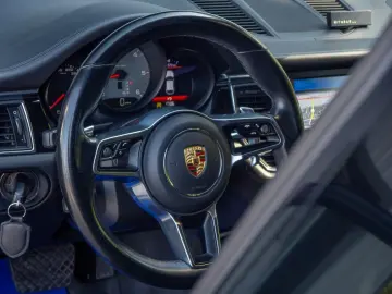 Porsche Macan S•3.0