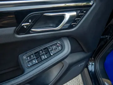 Porsche Macan S•3.0