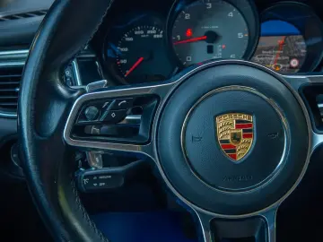 Porsche Macan S•3.0
