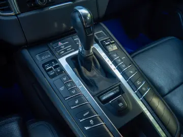 Porsche Macan S•3.0