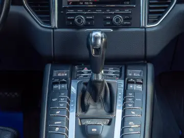 Porsche Macan S•3.0