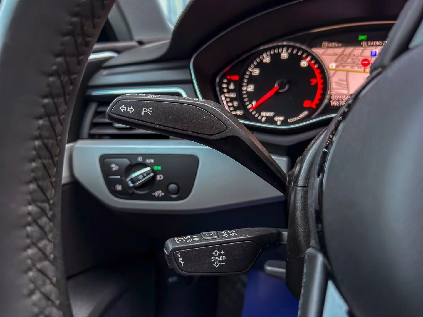 Audi A4 avant Bord Digital Navi Senzori Drive Select - Garan