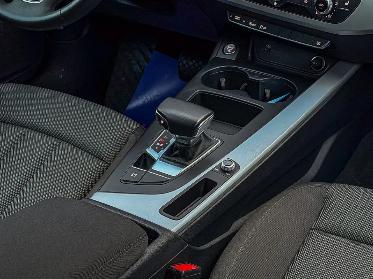 Audi A4 avant Bord Digital Navi Senzori Drive Select - Garan