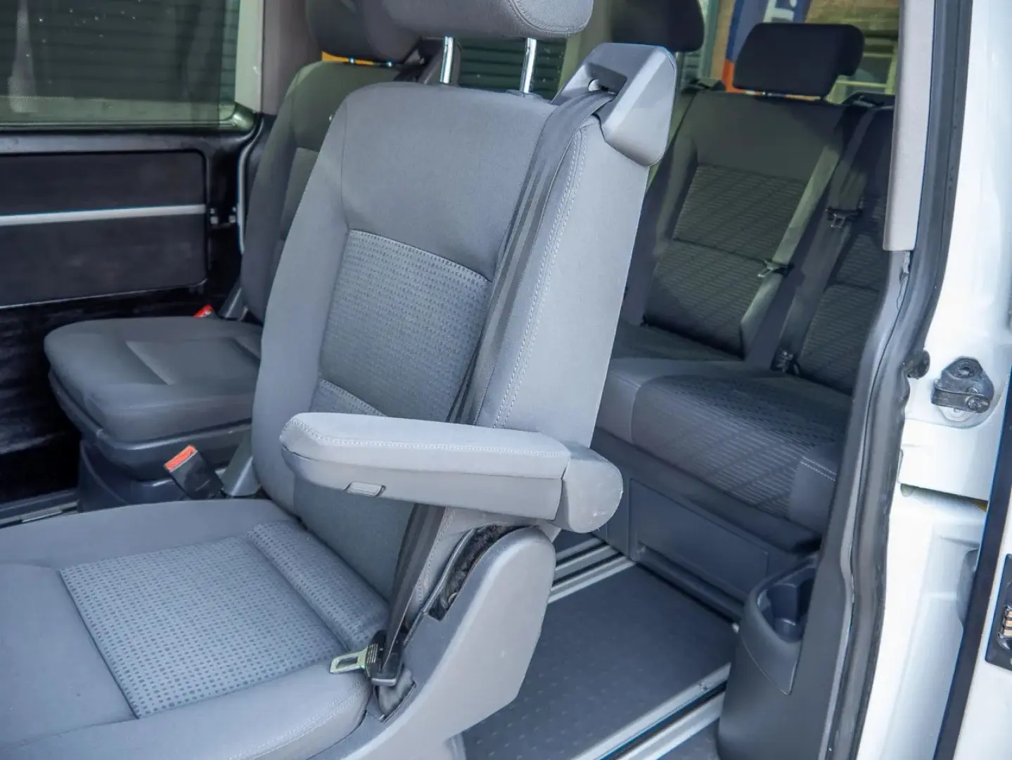 Volkswagen Multivan Gen-T5-2003-2016