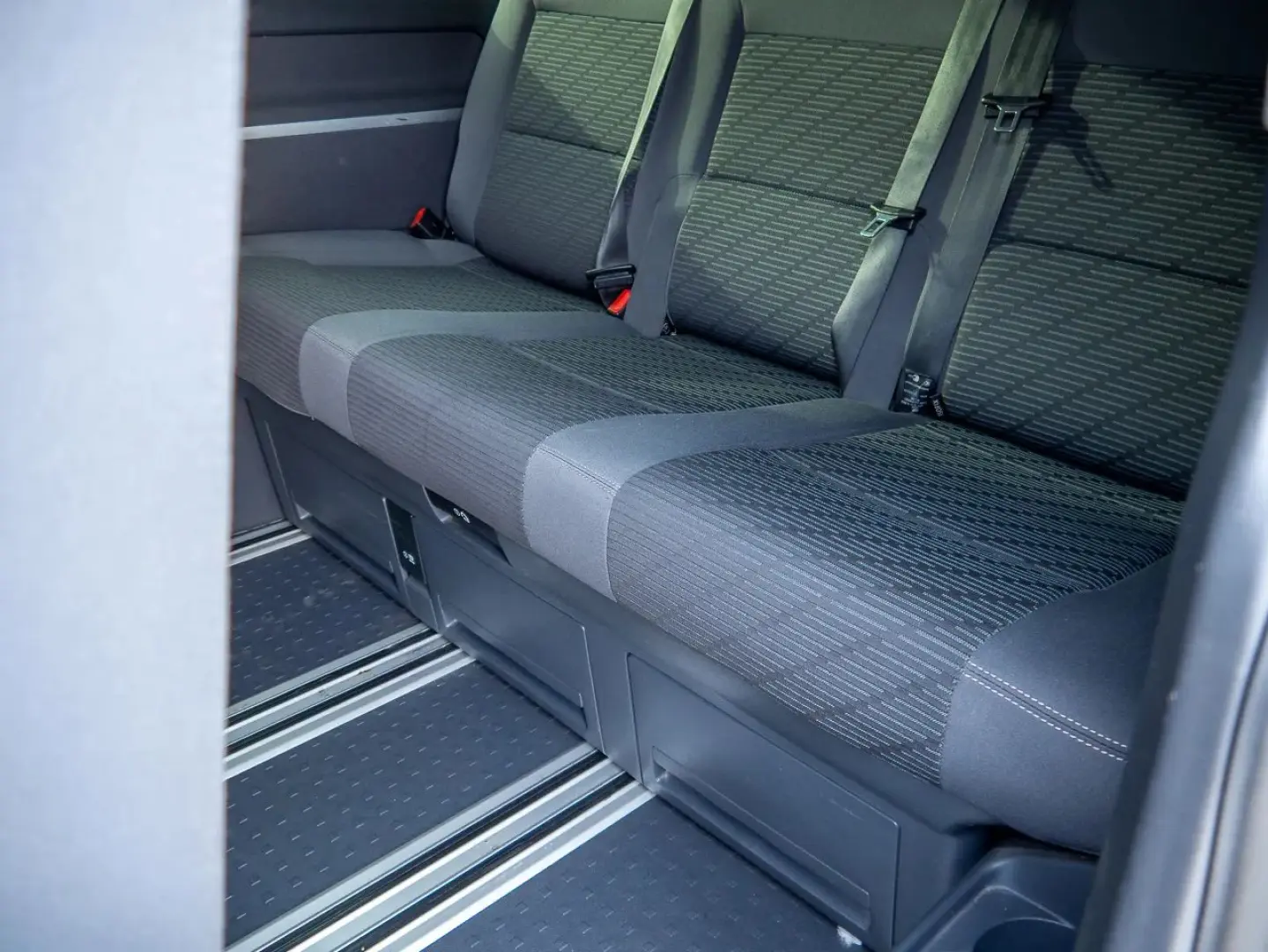 Volkswagen Multivan Gen-T5-2003-2016