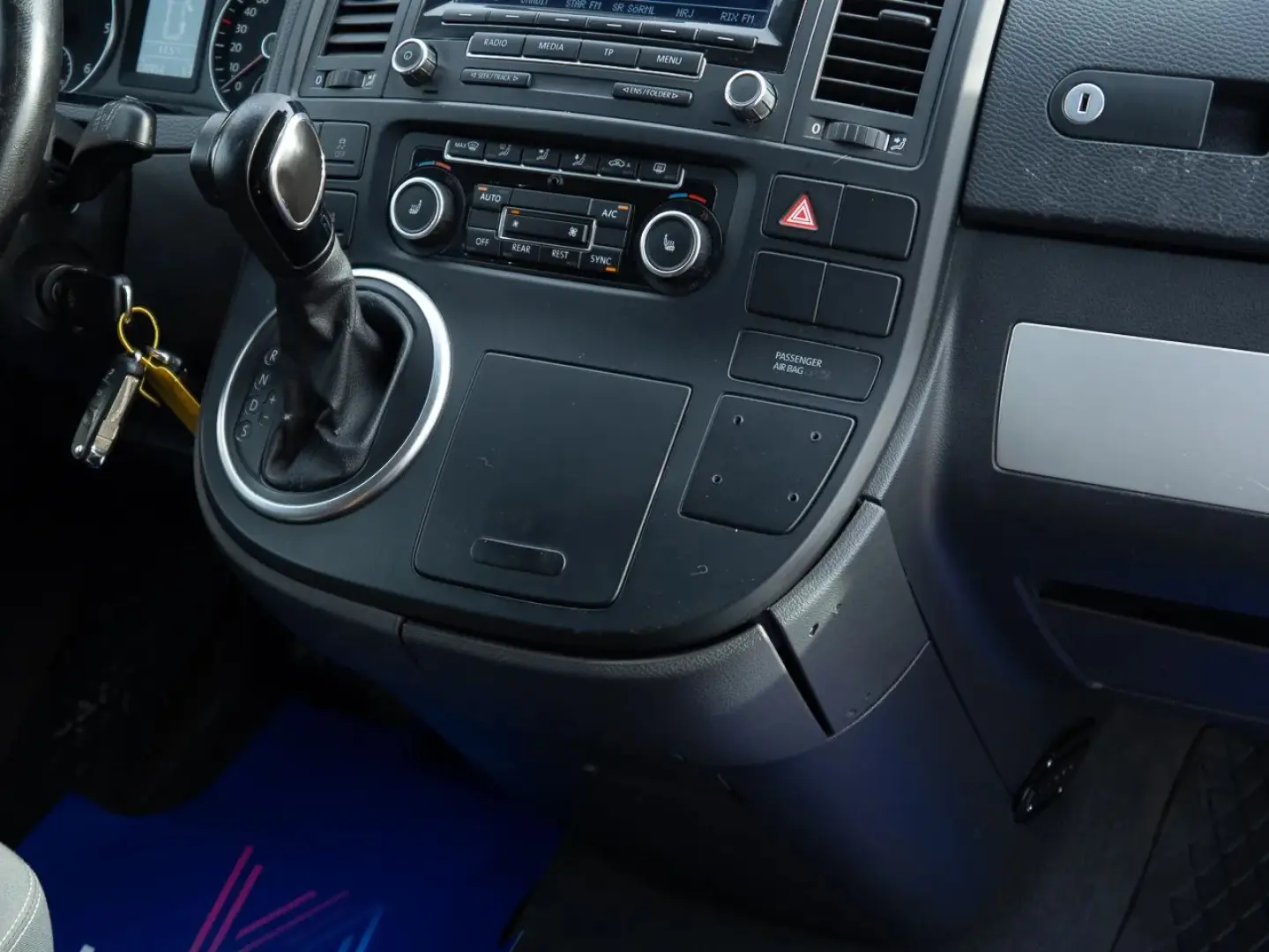 Volkswagen Multivan Gen-T5-2003-2016