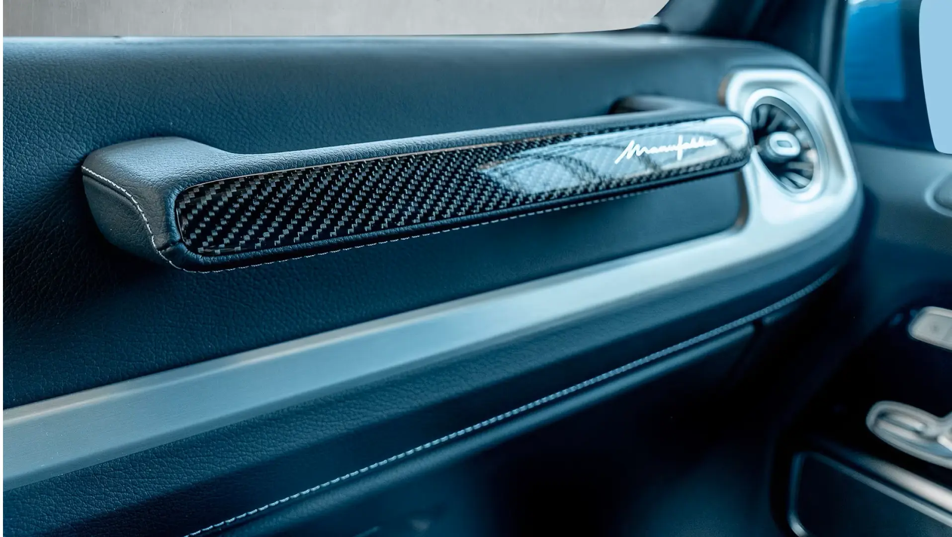 Mercedes-Benz G 580 EQ  BlackPanel 2025